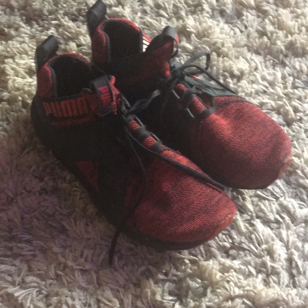 I am selling these red and black pumas that are very comfy to were anytime.